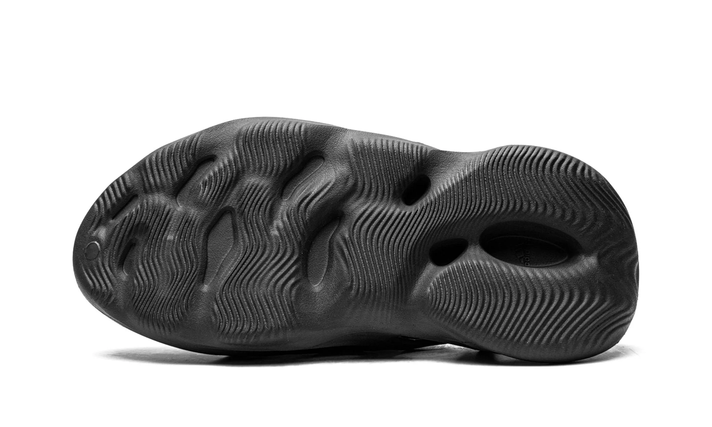 Yz Foam Runner 'Carbon'